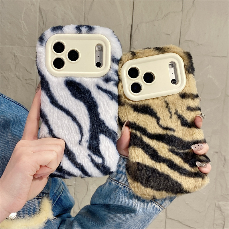 Apple Iphone 15 - Casing Ponsel Mewah Motif Zebra Berbulu